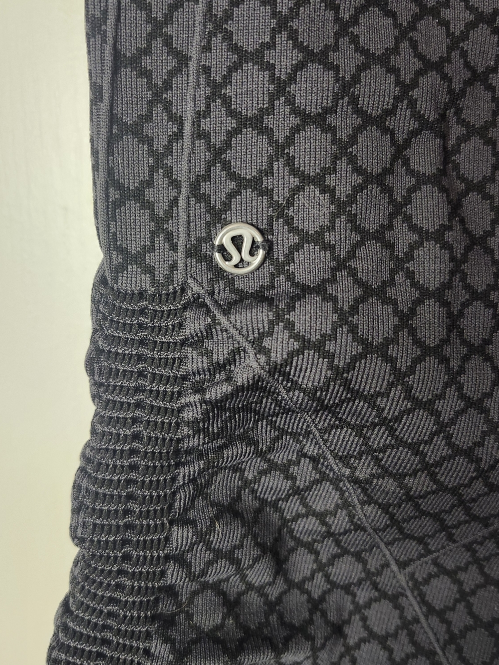 Lululemon In The Flow Crop II Leggings Sz 8 - Picture 3 of 4